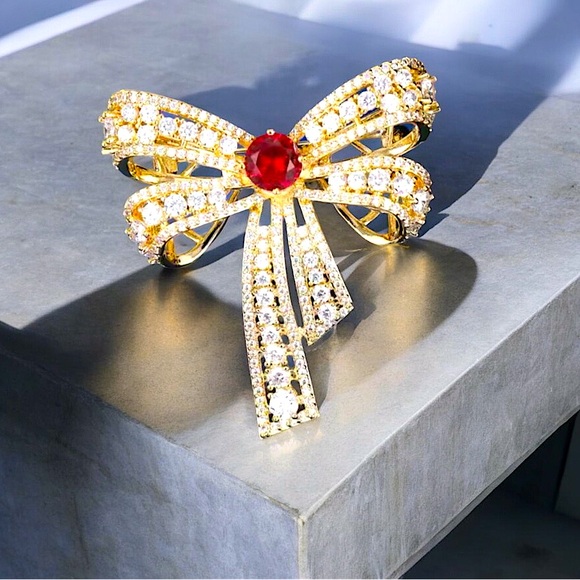 Abigail Creations Vintage
Gold Plated Ruby Crystal and CZ Ribbon Bow Brooch Pin. - Picture 4 of 5
